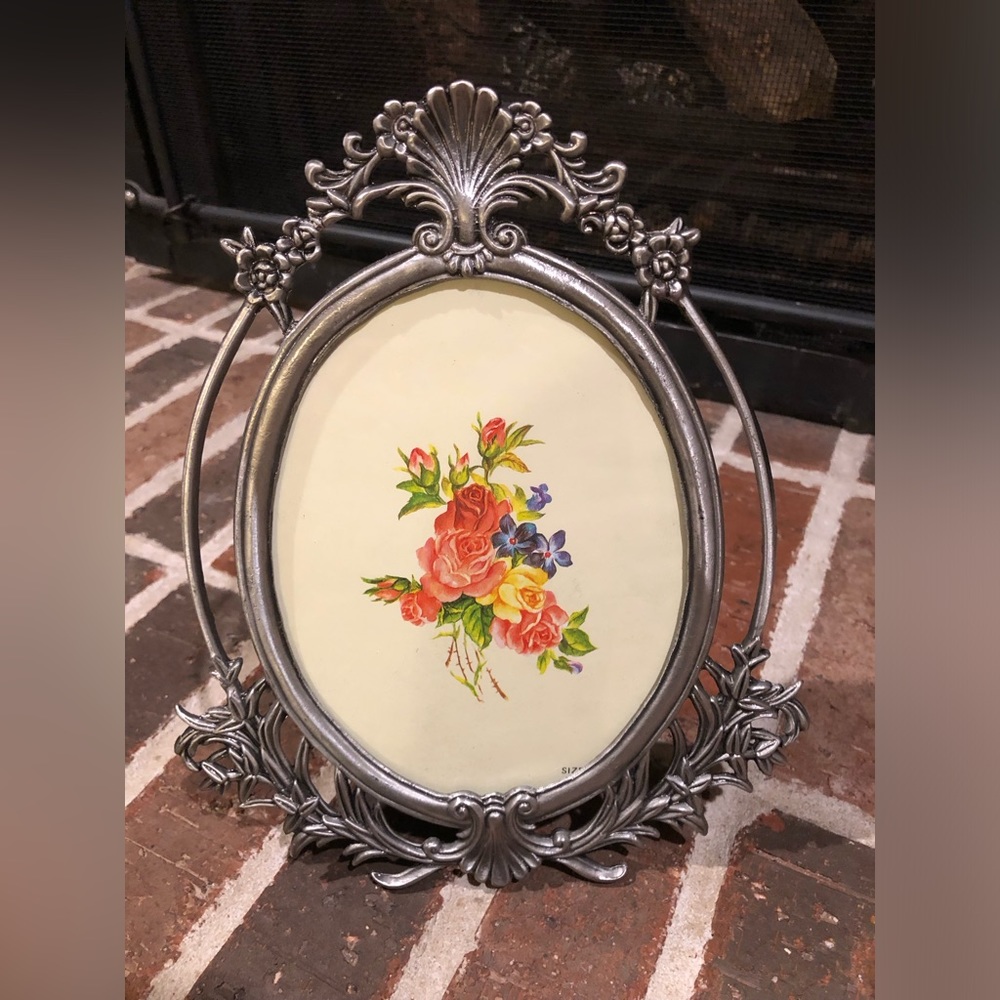 stunning vintage Victorian style ornate silver tone frame pocture size 5x7”